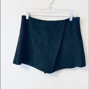 VESTIQUE FAUX SUEDE ENVELOPE SKORT